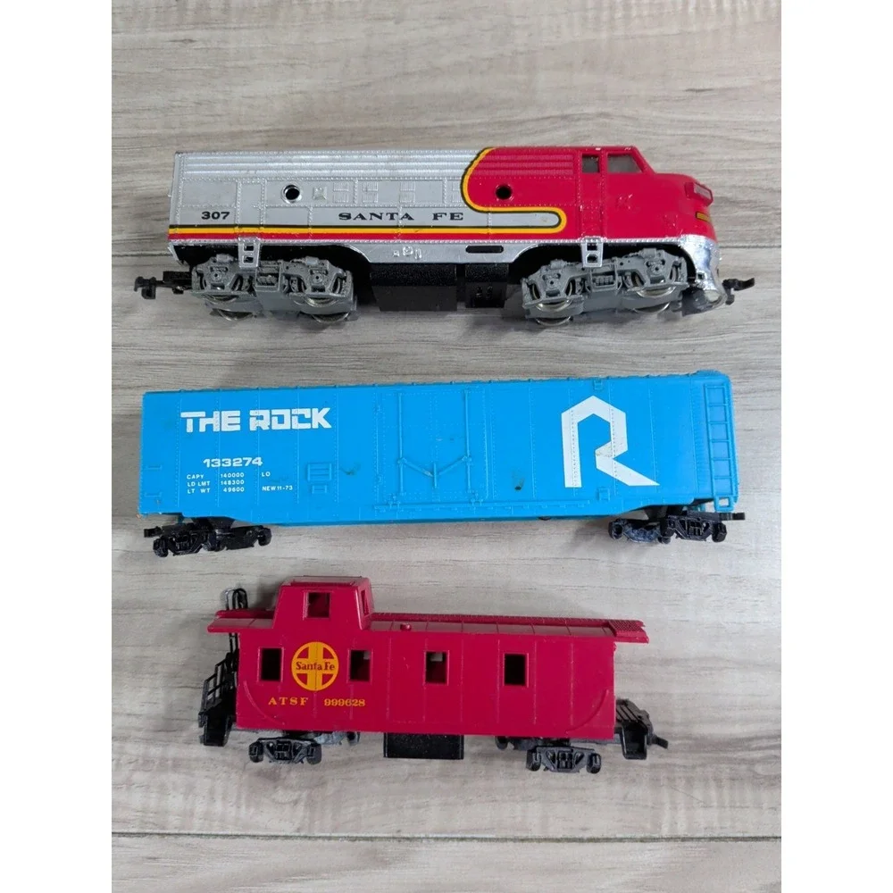 HO Scale Bachmann Santa Fe F7 Diesel Locomotive #307 Warbonnet Vintage Train